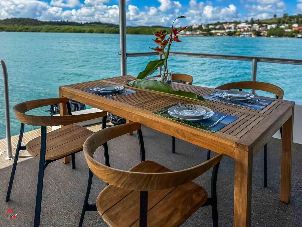 Πλωτό κατάλυμα Maison Sur L Eau Dom Nature Lodge & Spa Sainte Luce